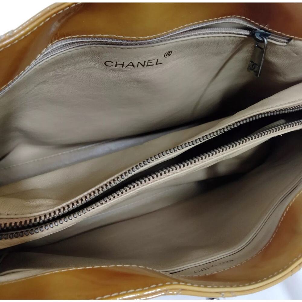CHANEL Quilted Matelasse Shoulder Bag Patent leather Yellow CC - PRISTINE